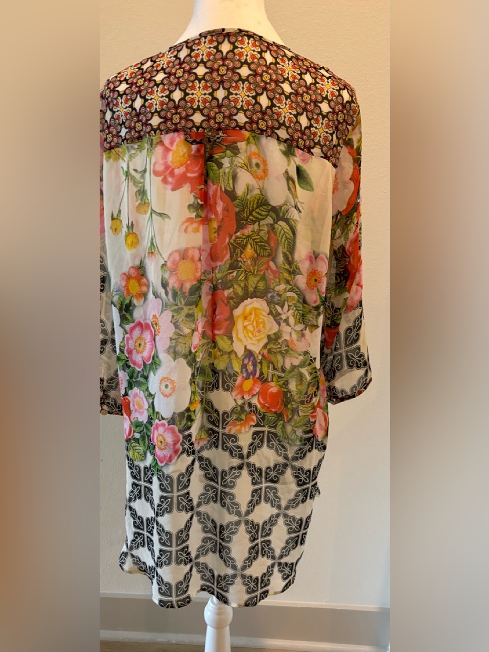 Soft Surroundings gorgeous floral top size large - Picture 3 of 3